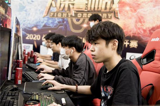 她的目标不 她的目标不