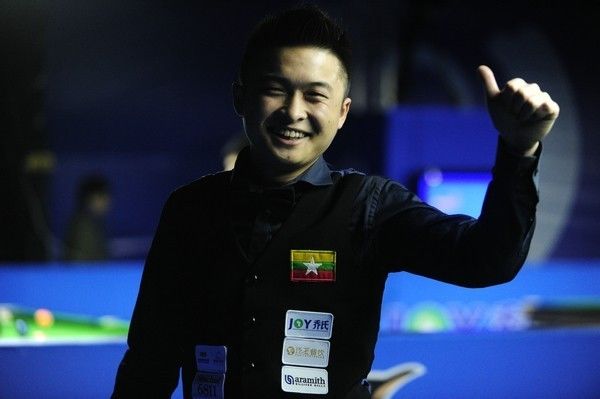 足球场上再 足球场上再